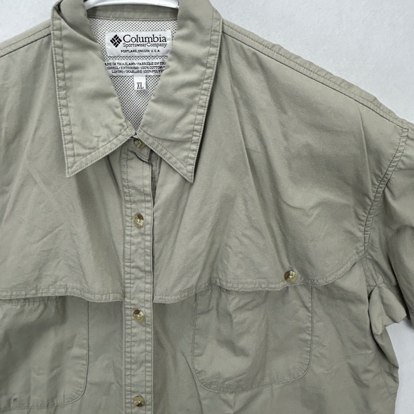 PS 14 Columbia Vented Tan/Gray Short Sleeve Button Shirt Damage on Front Pocket - Picture 2 of 4